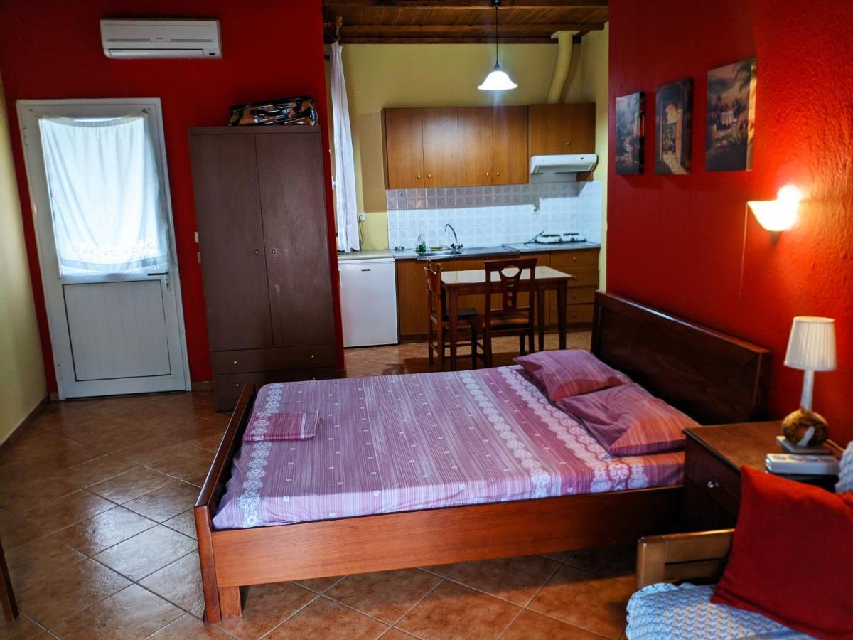 Alexandros Guesthouse Órma Esterno foto